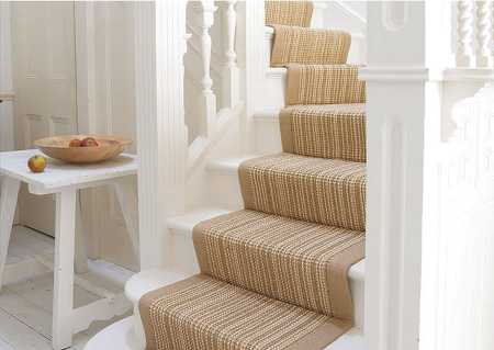 escaleras con alfombras