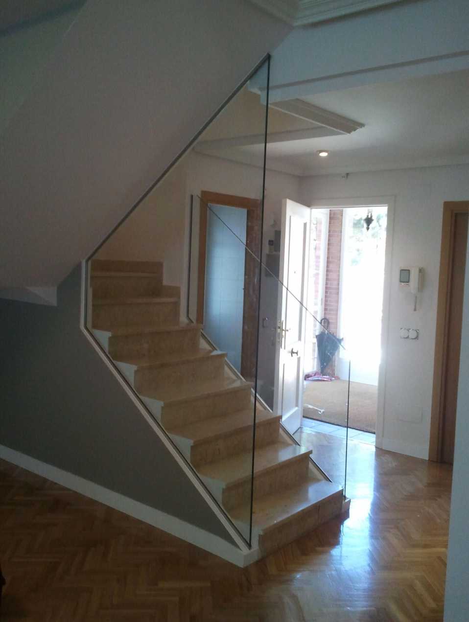 escaleras con cristal