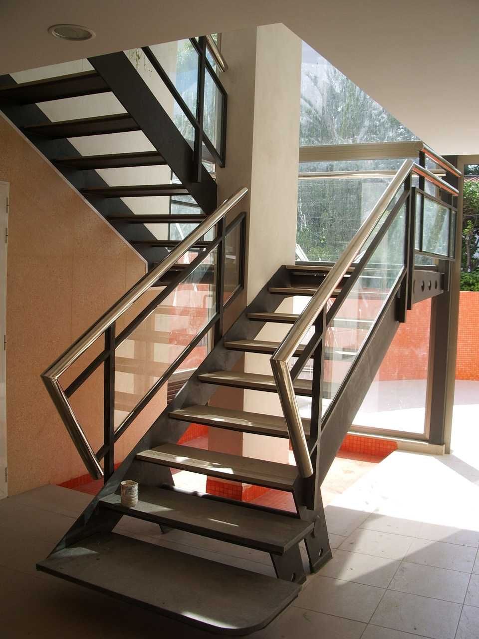 escaleras en edific...: Utilización