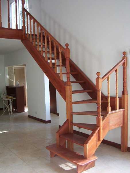 escaleras interiores madera