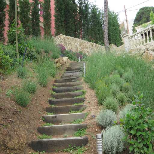 escaleras jardin traviesas